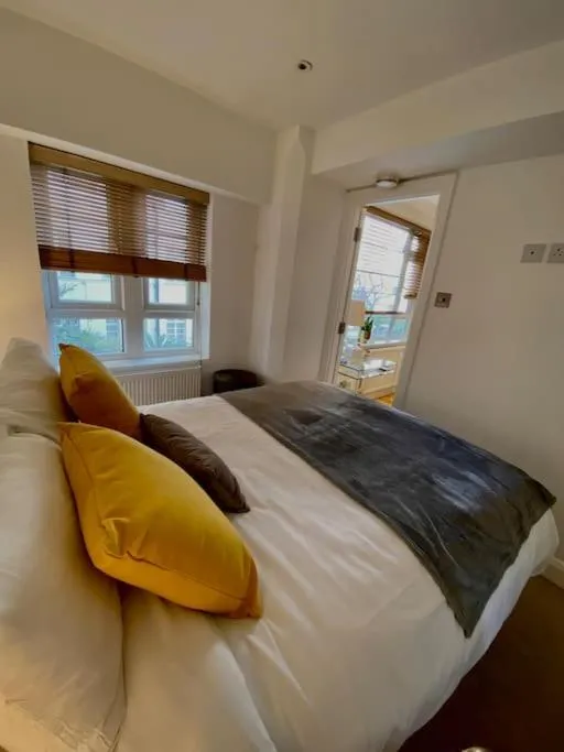 Image 4 of Elegant 1 Bedroom flat near Harrods