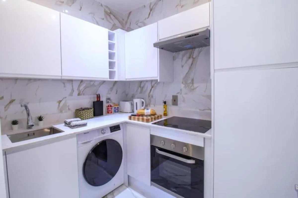 Image 4 of Elegant 3 Bedroom Apartment on Oxford Street Luxury Living in Central London 2GC