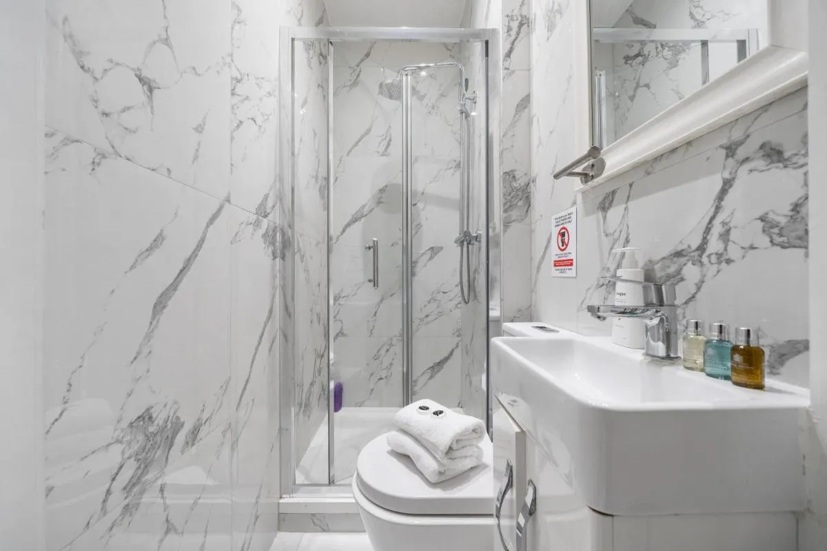 Image 5 of Elegant 3 Bedroom Apartment on Oxford Street Luxury Living in Central London 2GC