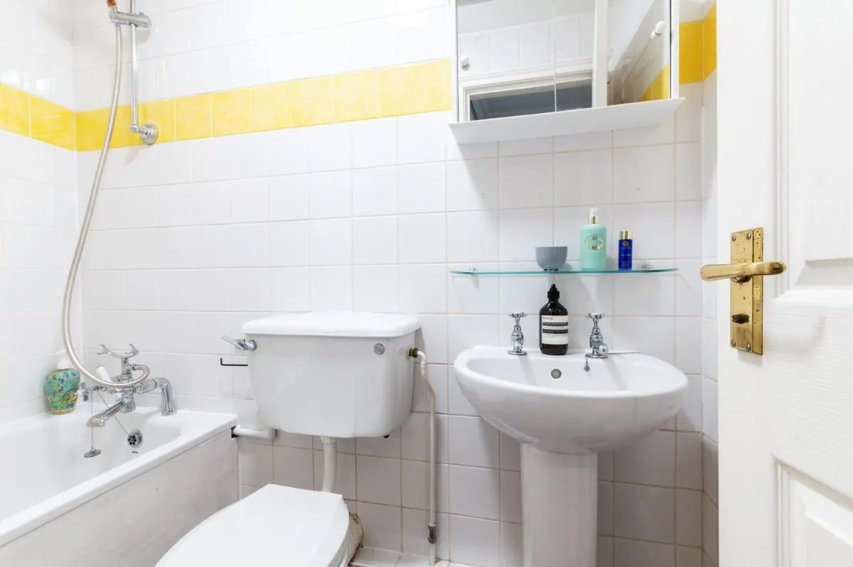Image 2 of Elegant Art Deco whole apartment with Aircon – 2mins to Hyde Park, 8mins to Bayswater, Nottinghill, Paddington