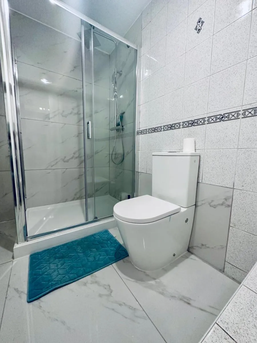 Image 3 of Entire 1 Bedroom Flat at Kensington Gardens Square Close to Hyde Park, Paddington St