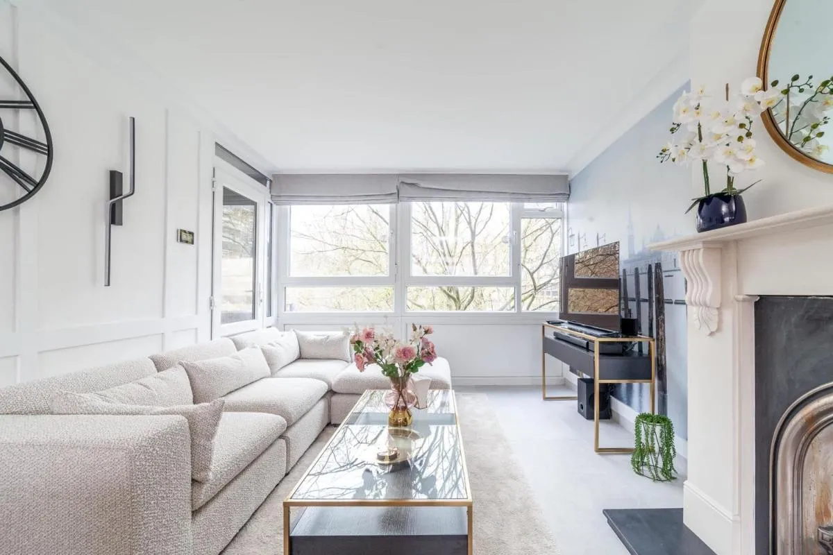 Image 2 of Excellent 3-Bed Flat In Elephant & Castle