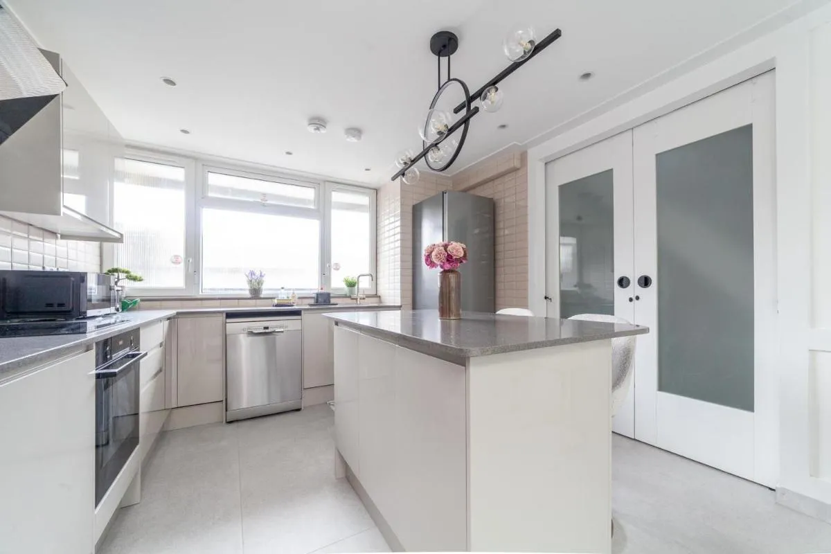 Image 4 of Excellent 3-Bed Flat In Elephant & Castle