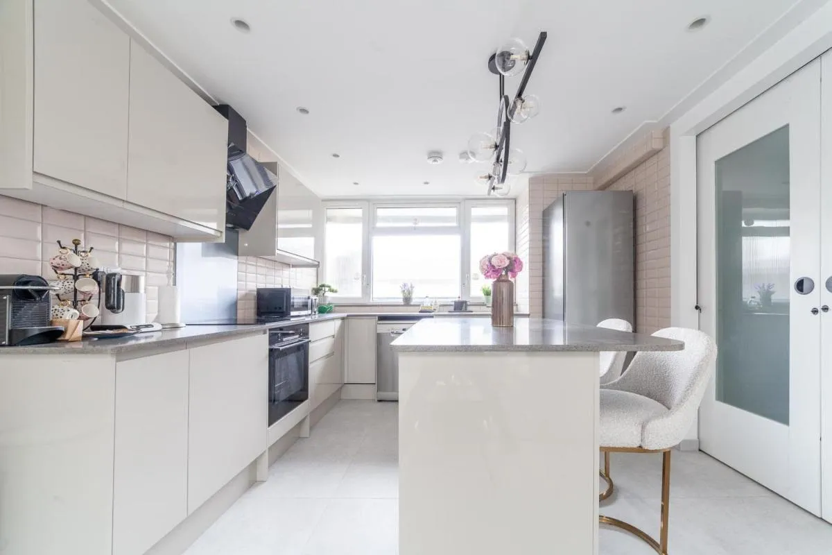 Image 6 of Excellent 3-Bed Flat In Elephant & Castle