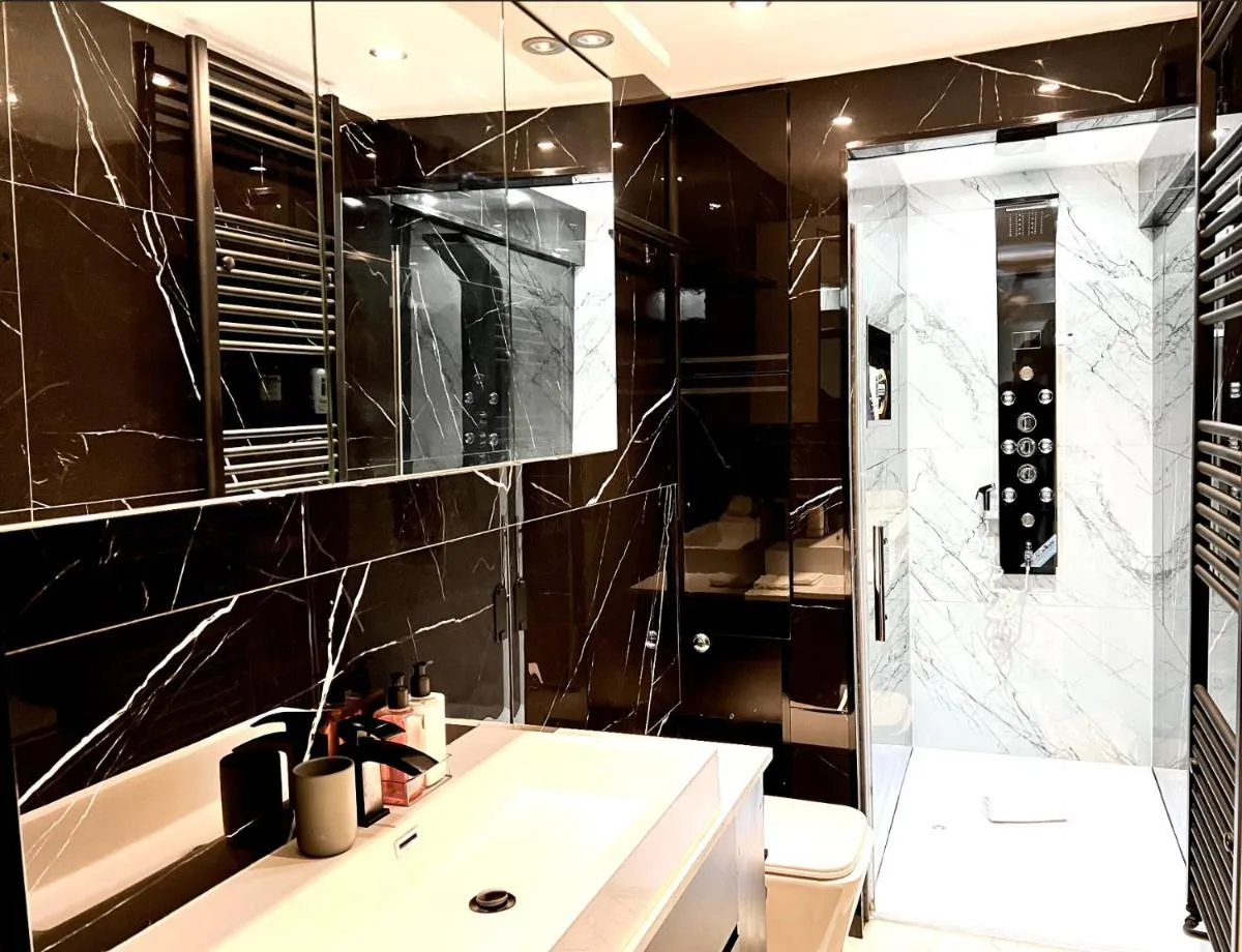 Image 2 of Exclusive Apartments South Kensington