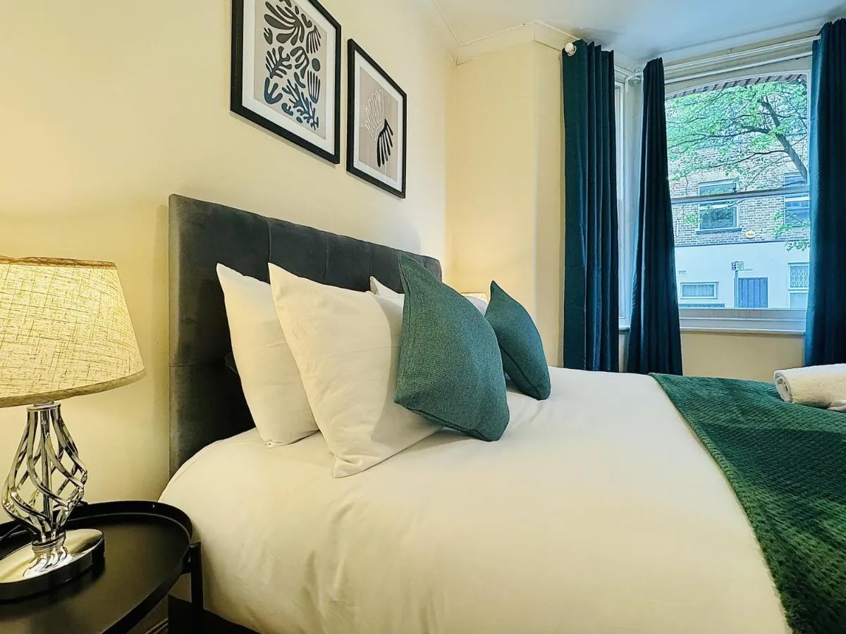 Image 5 of Falcon – 2 Bedroom Ground floor flat in Central London