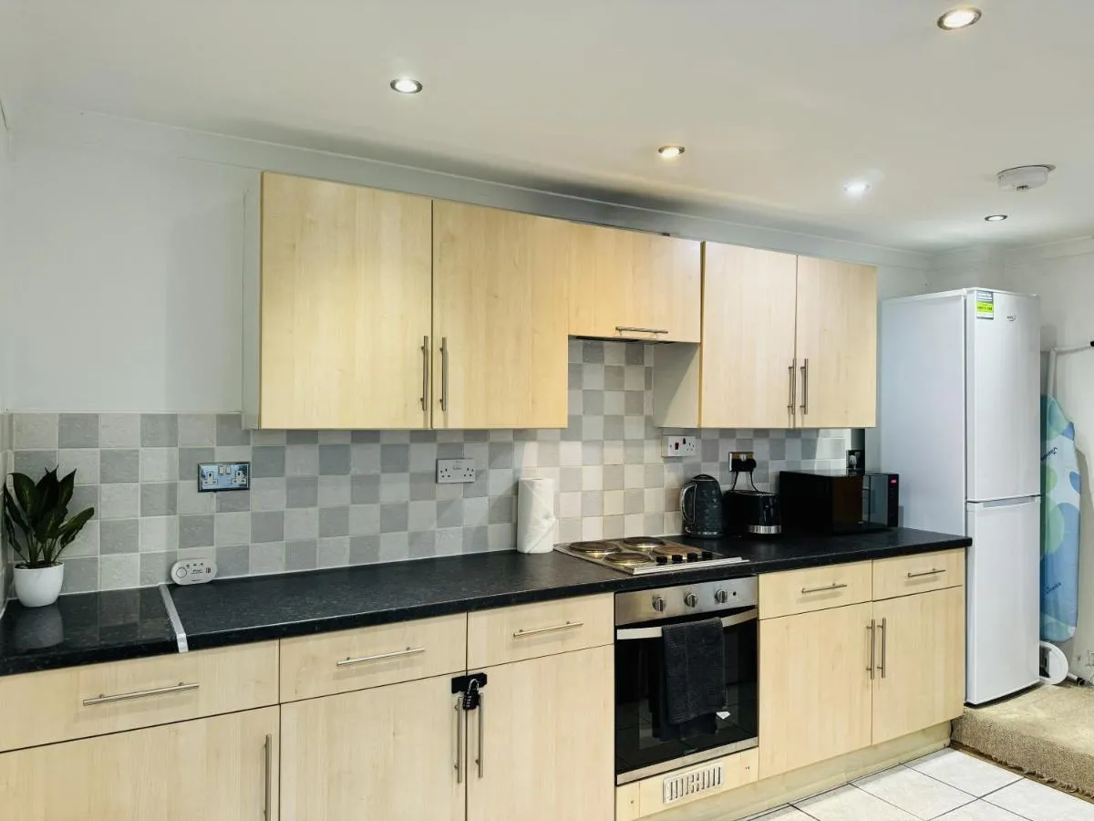 Image 3 of Falcon – 2 Bedroom Ground floor flat in Central London