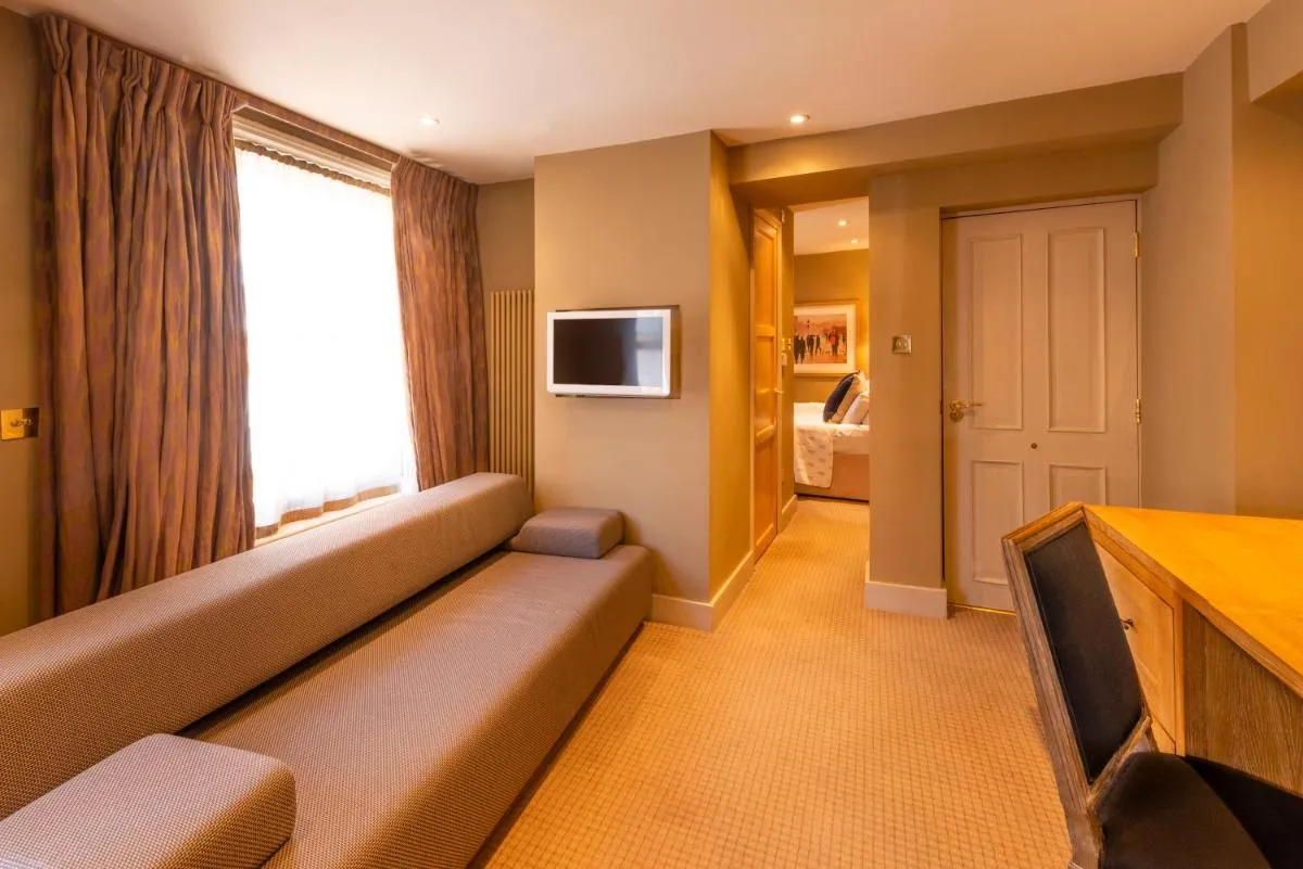 Image 3 of Fielding Hotel
