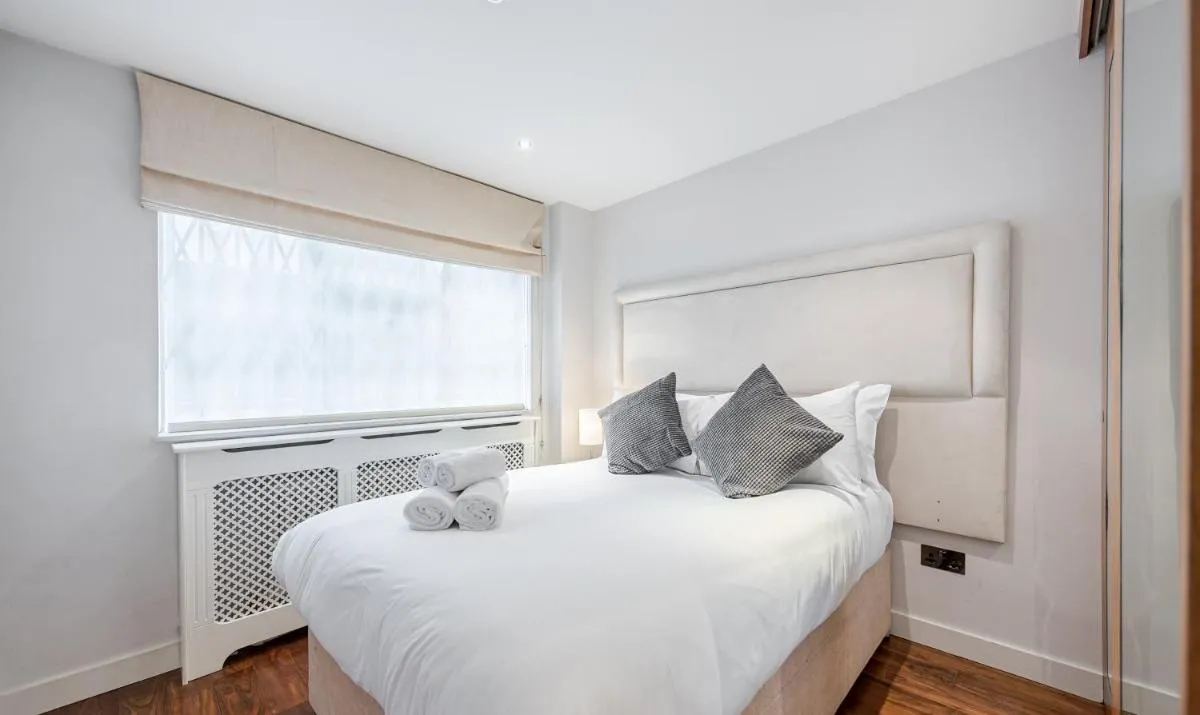 Image 1 of Flat 2
