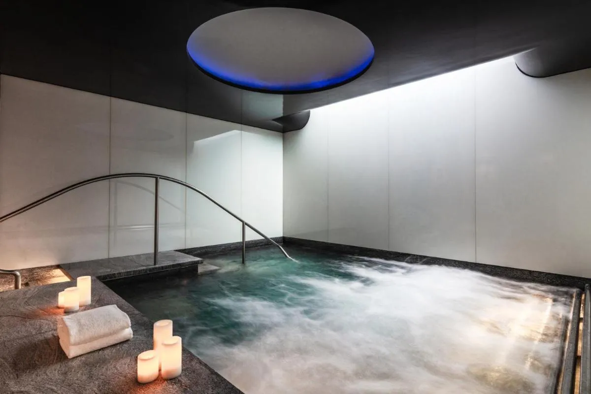 Image 2 of Four Seasons Hotel London at Park Lane