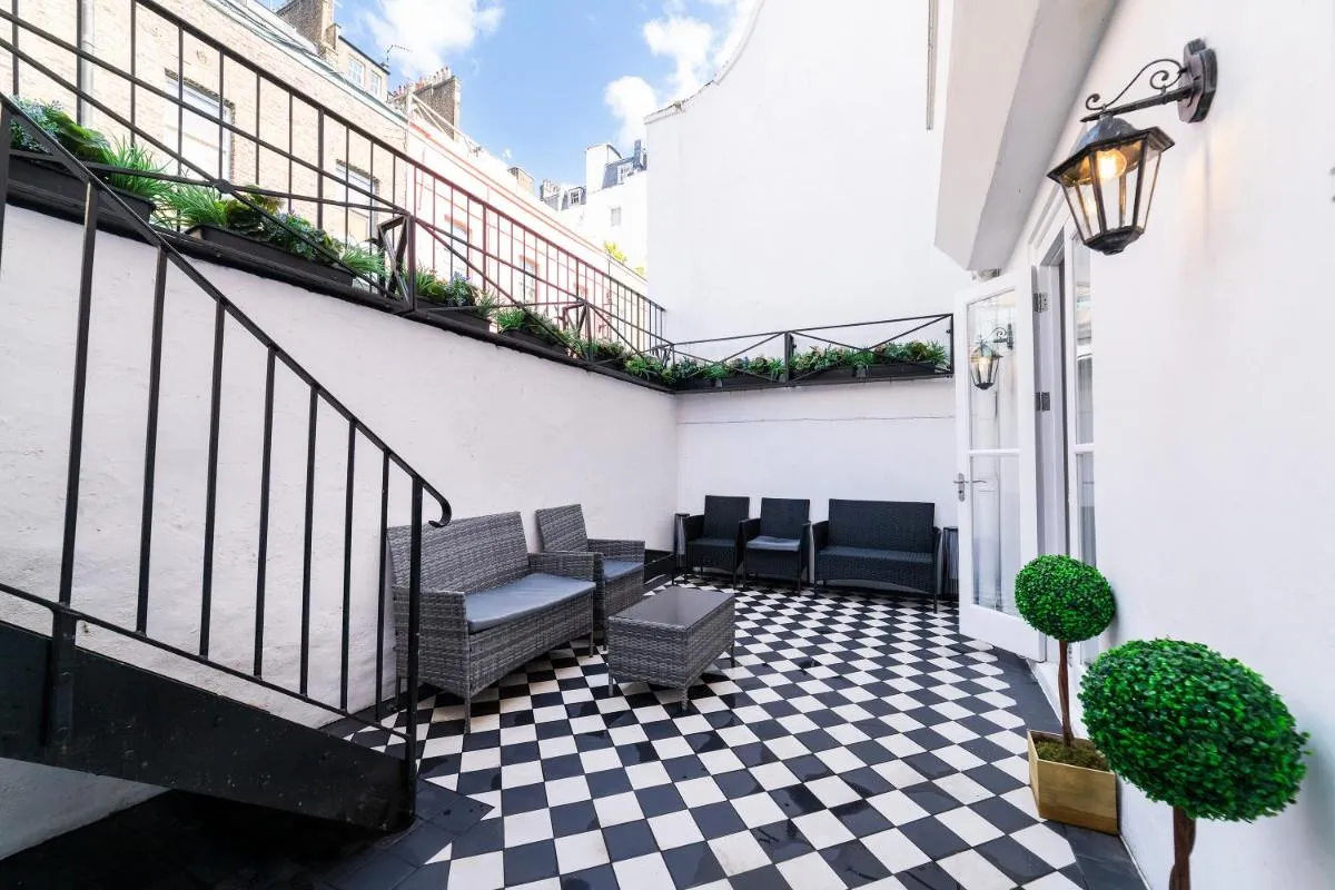 Image 5 of Gloucester Terrace Gem
