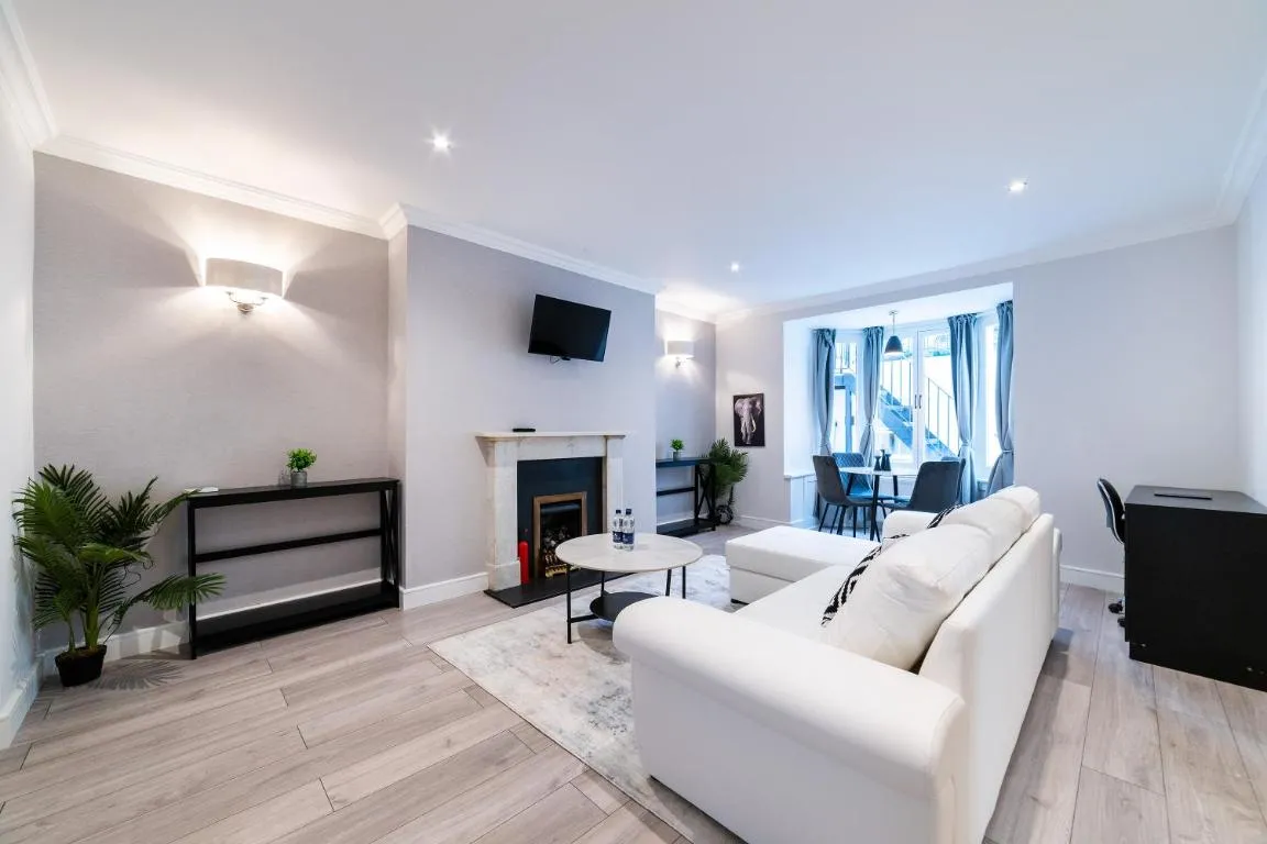Image of Gloucester Terrace Gem