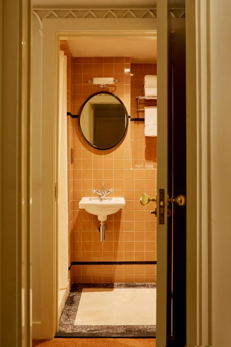 Image 6 of Grand Hotel Bellevue London