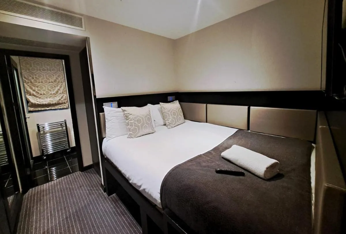 Image 2 of Great St Helen Hotel