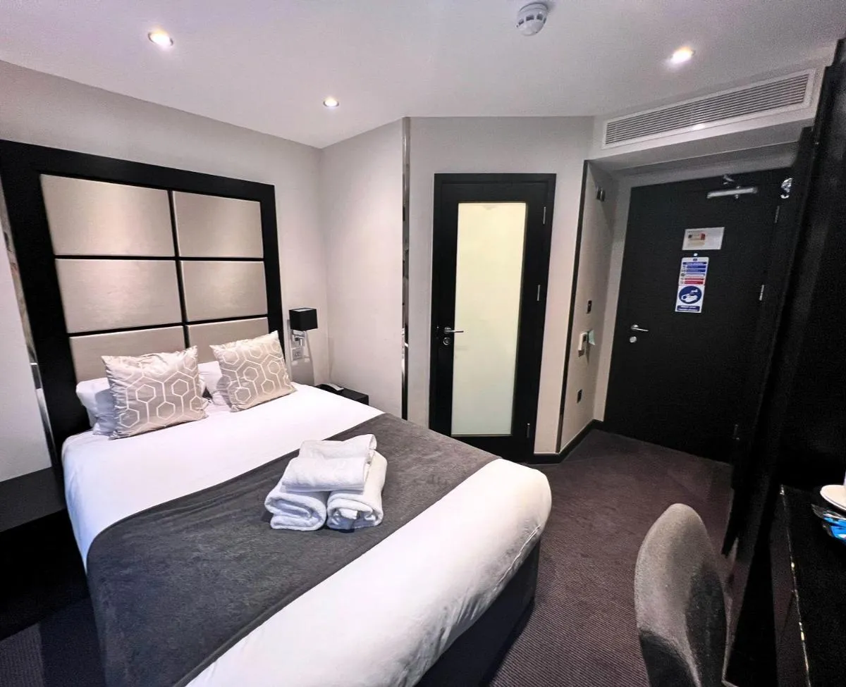 Image 1 of Great St Helen Hotel