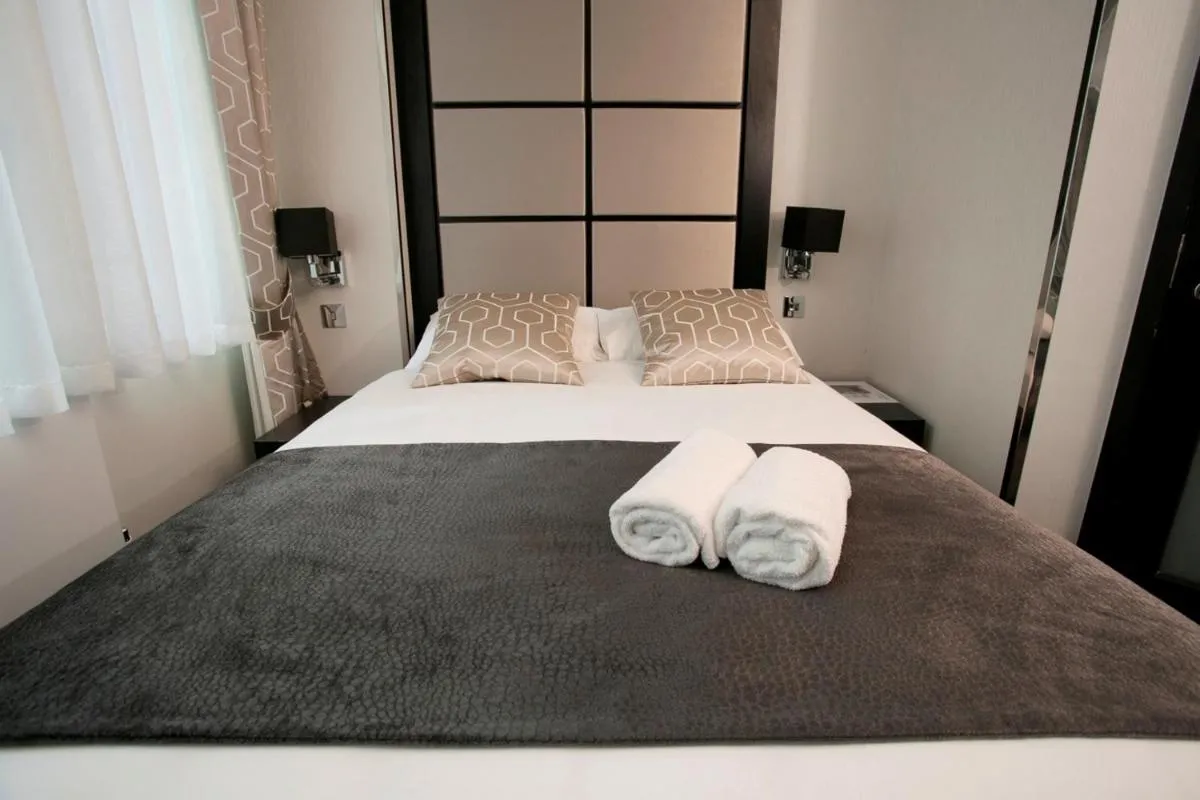 Image 4 of Great St Helen Hotel