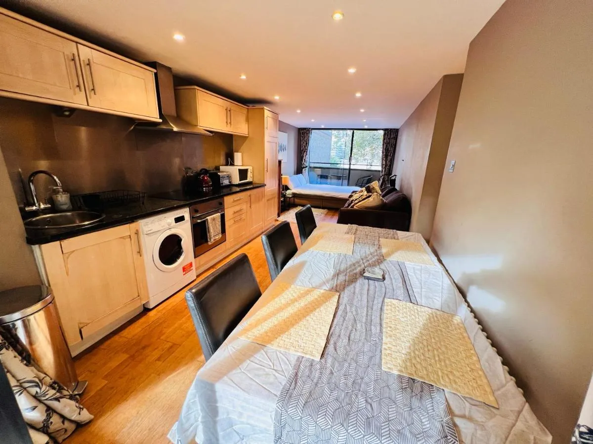 Image 2 of Happy River Thames View Entire Apartment