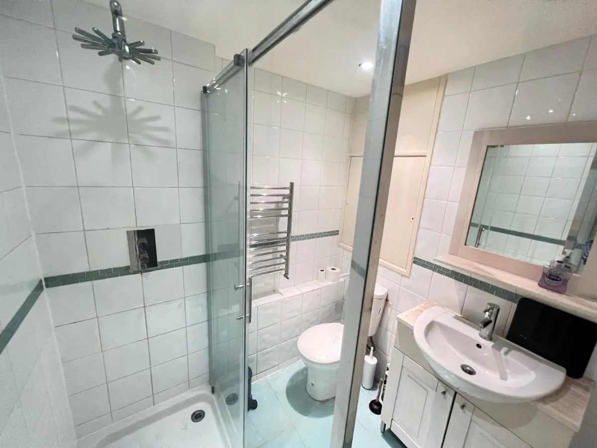 Image 6 of Happy River Thames View Entire Apartment