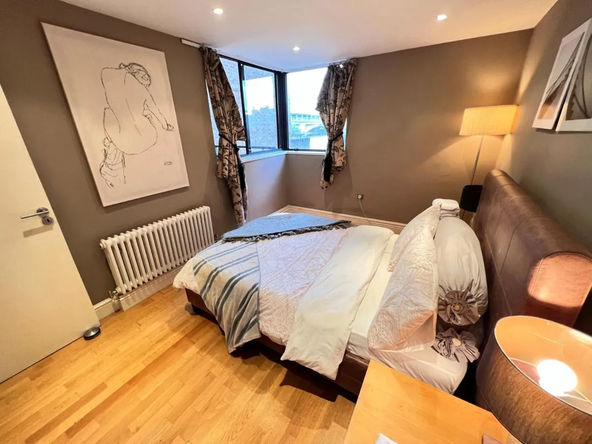 Image 5 of Happy River Thames View Entire Apartment