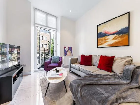 Image 4 of Harley Street Luxury Snug