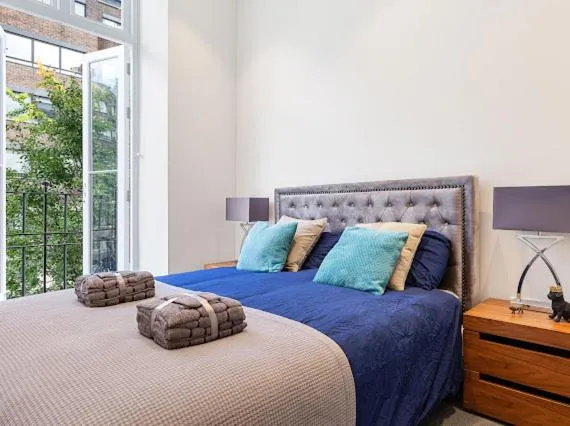 Image 6 of Harley Street Luxury Snug