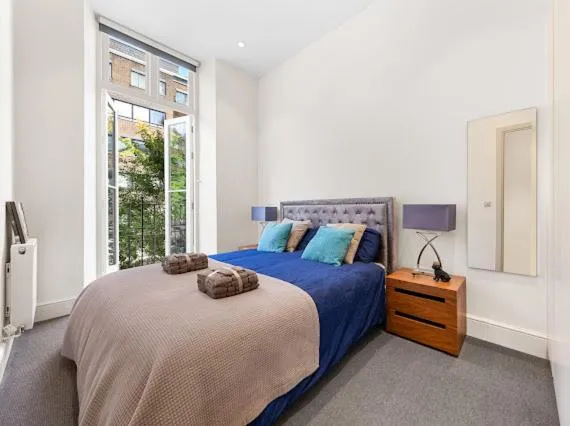 Image 1 of Harley Street Luxury Snug