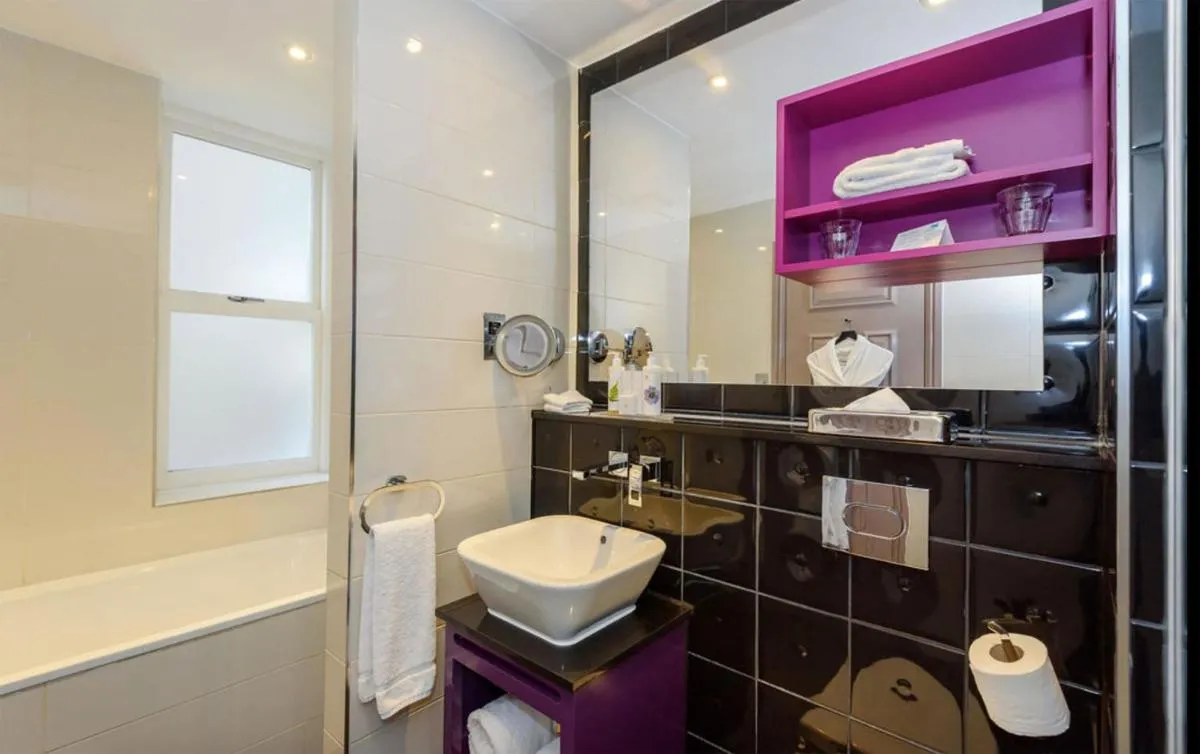 Image 2 of Hotel Indigo London – Kensington, an IHG Hotel