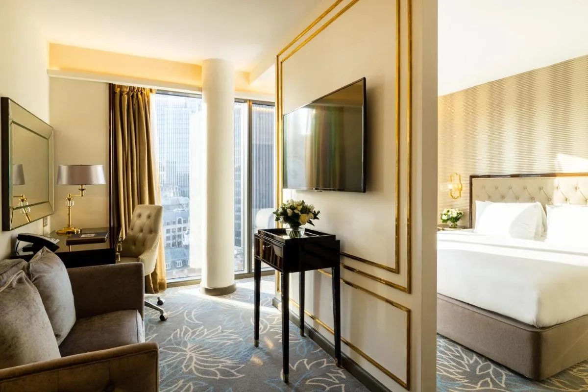 Image 2 of Hotel Saint London