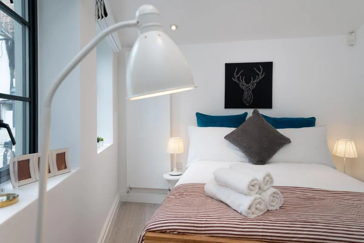 Image 6 of Huge & Central 3 Bedr, 4 Beds, 2,5 Bath Covent Gdn
