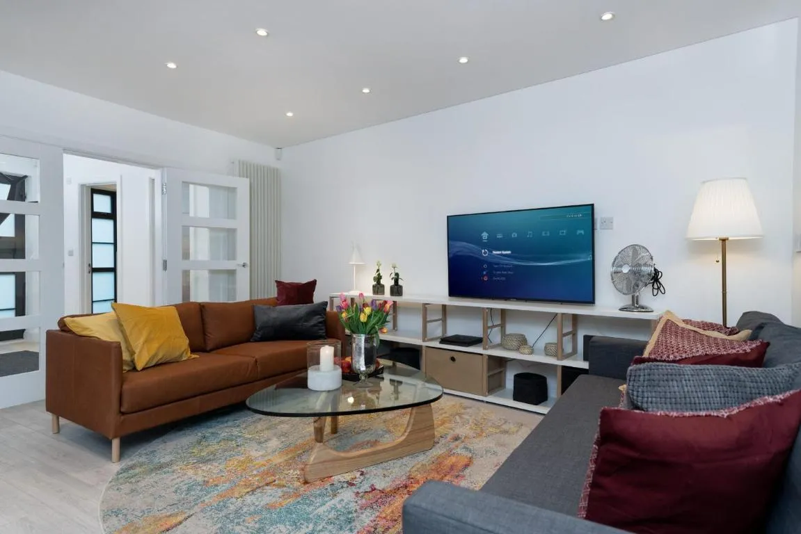 Image of Huge & Central 3 Bedr, 4 Beds, 2,5 Bath Covent Gdn