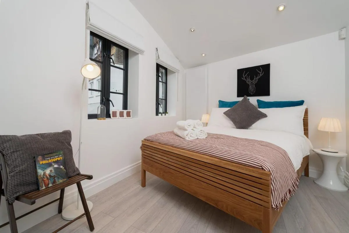 Image 1 of Huge & Central 3 Bedr, 4 Beds, 2,5 Bath Covent Gdn