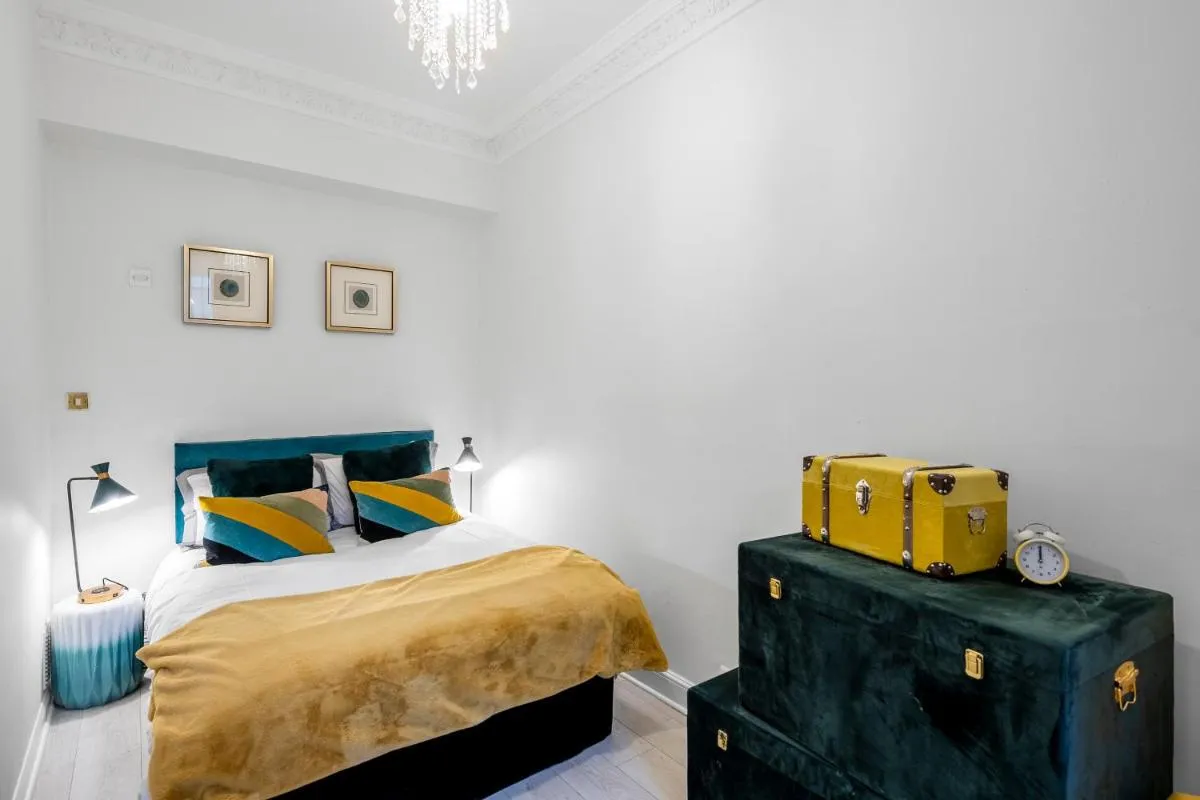 Image 1 of Hyde Park fabulous apartment