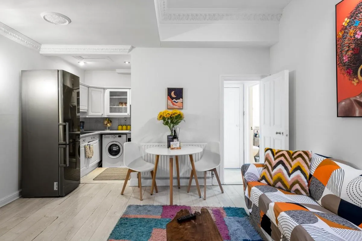 Image 3 of Hyde Park fabulous apartment