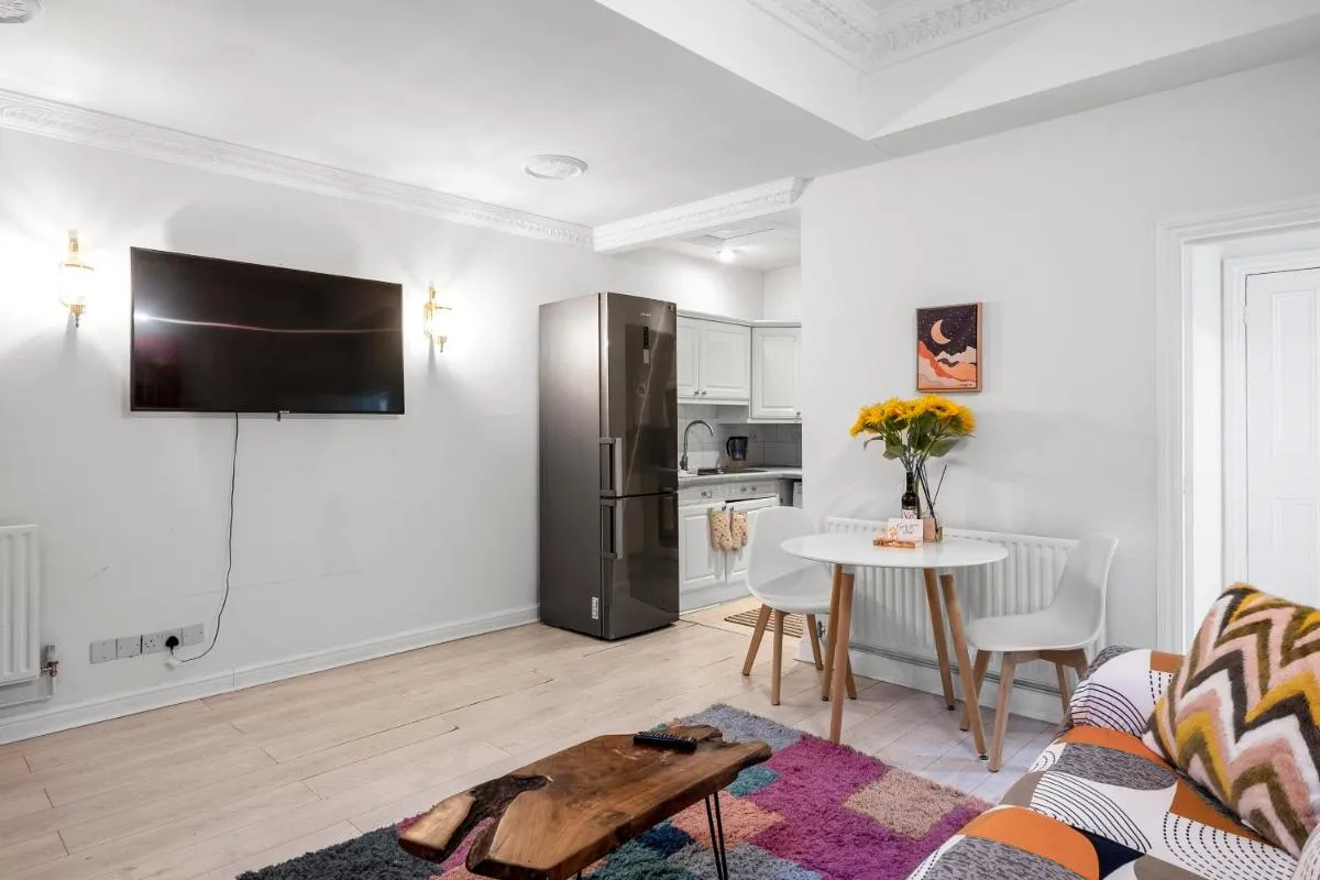 Image 4 of Hyde Park fabulous apartment