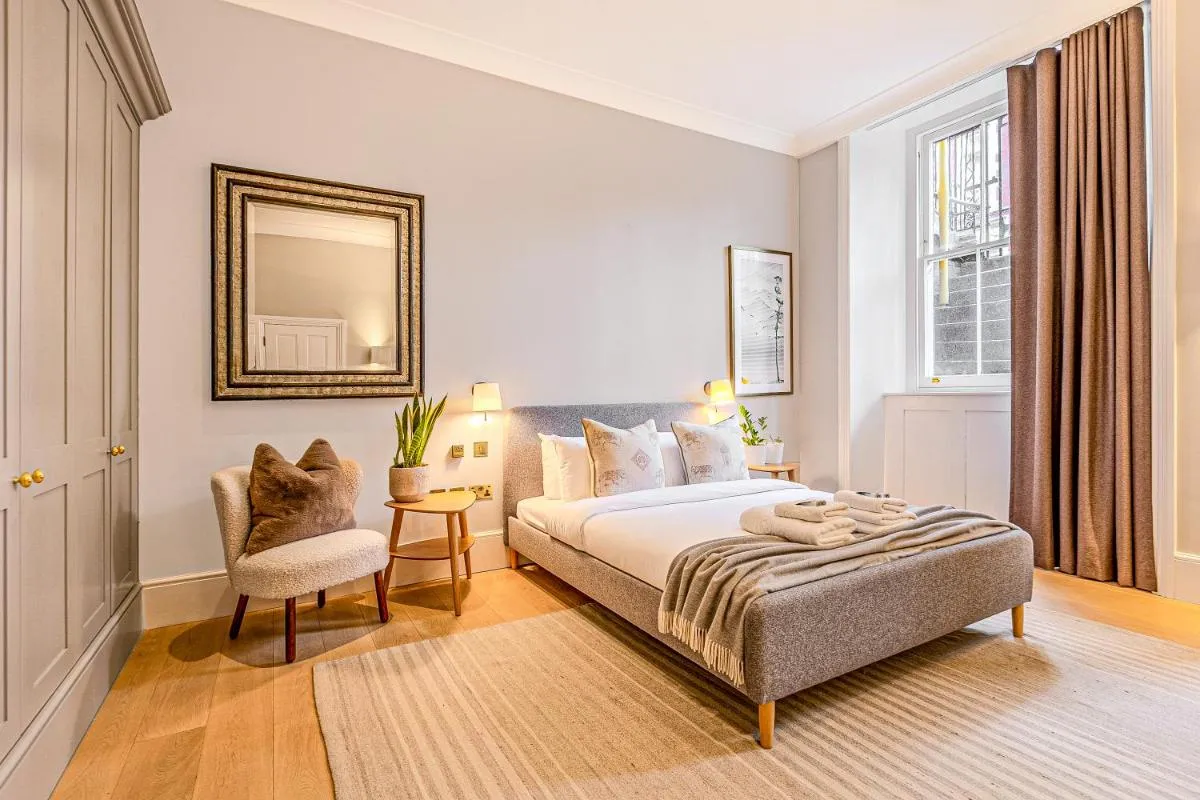 Image 2 of Immense Studio, Prime location Belgravia, Chelsea