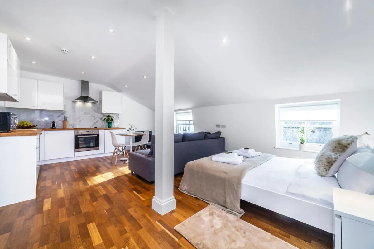 Image 2 of Immensely beautiful Studio, 5 min to Paddington