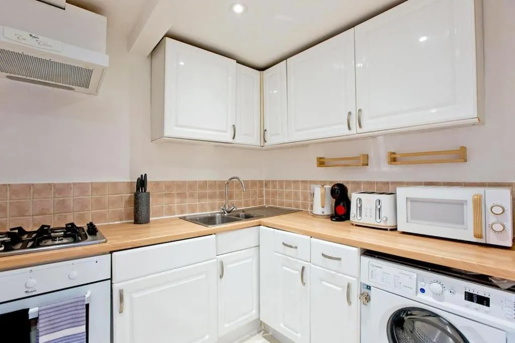 Image 3 of Imperial Hogarth Road Apartment -4th floor