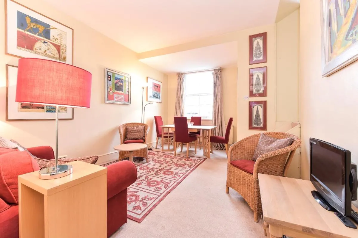 Image 2 of JOIVY 2 bed flat in the heart of London, close to Victoria Station
