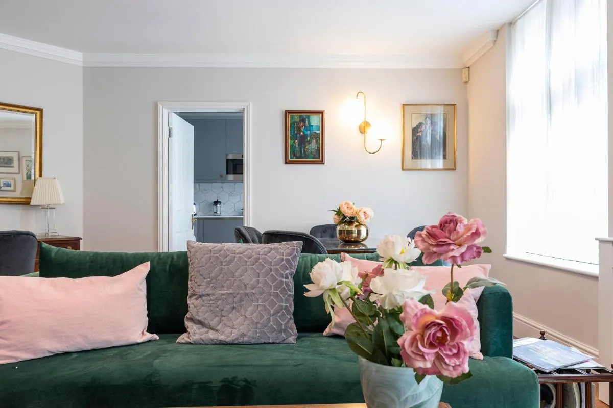 Image 5 of JOIVY Beautiful 2 bed apt in the heart of Mayfair, close to Tube