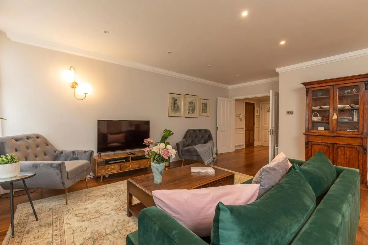 Image 4 of JOIVY Beautiful 2 bed apt in the heart of Mayfair, close to Tube