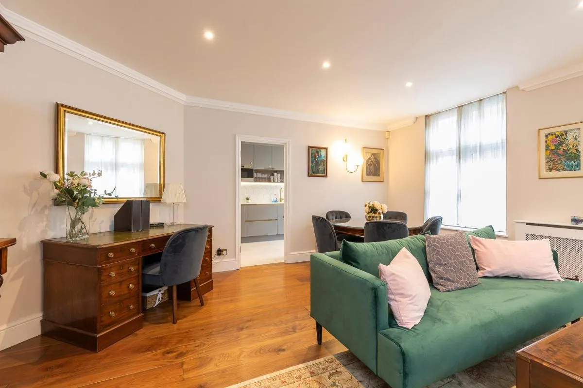 Image 6 of JOIVY Beautiful 2 bed apt in the heart of Mayfair, close to Tube