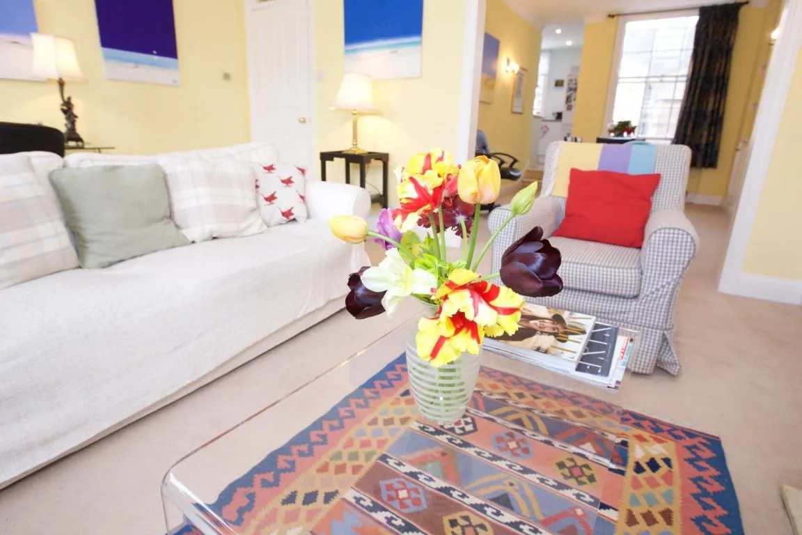 Image of JOIVY Luxurious 2BR flat in Pimlico, near Warwick sq