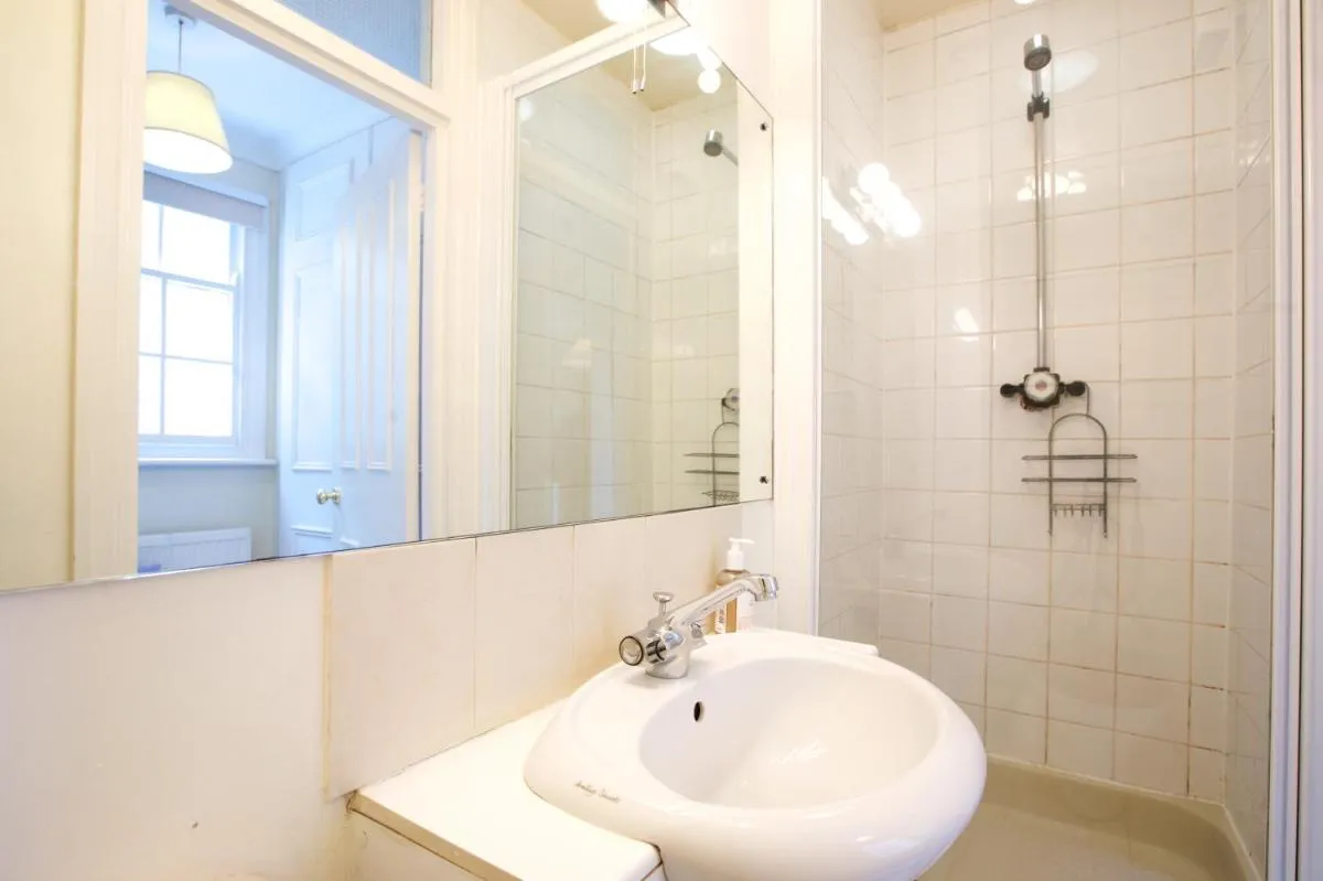 Image 2 of JOIVY Luxurious 2BR flat in Pimlico, near Warwick sq