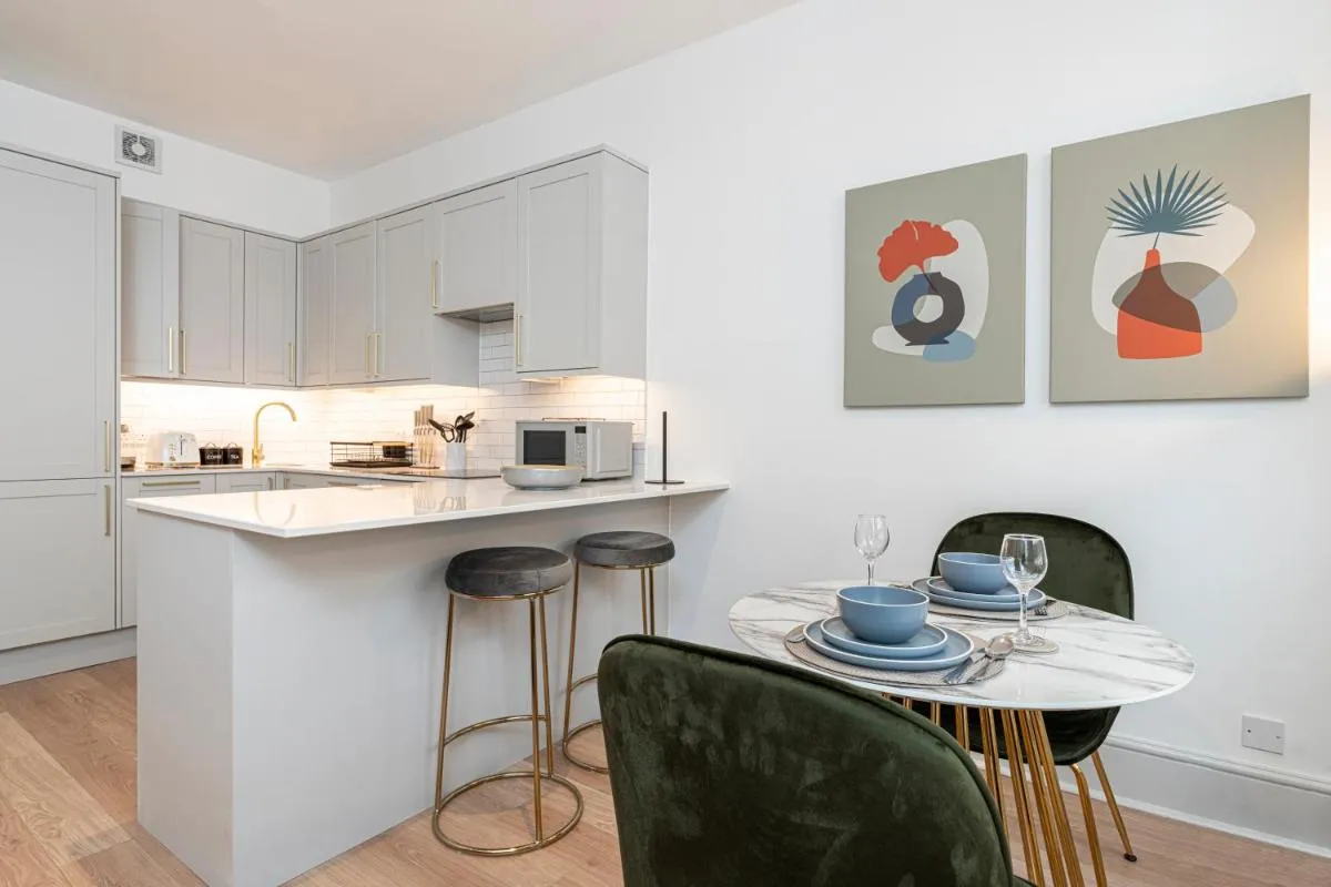 Image 2 of JOIVY Stylish 1 bed flats in Soho, next to Piccadilly Circus