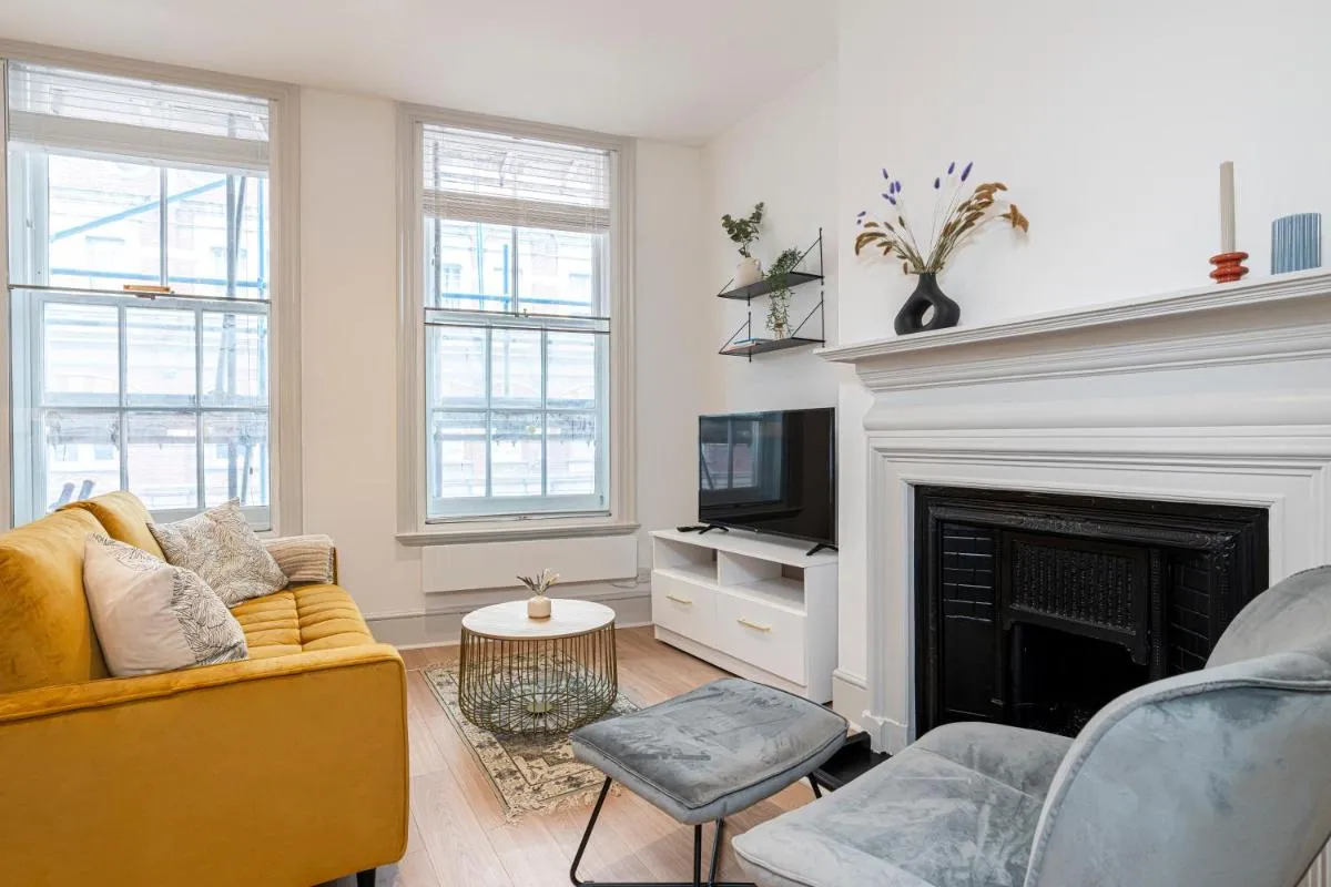 Image 1 of JOIVY Stylish 1 bed flats in Soho, next to Piccadilly Circus