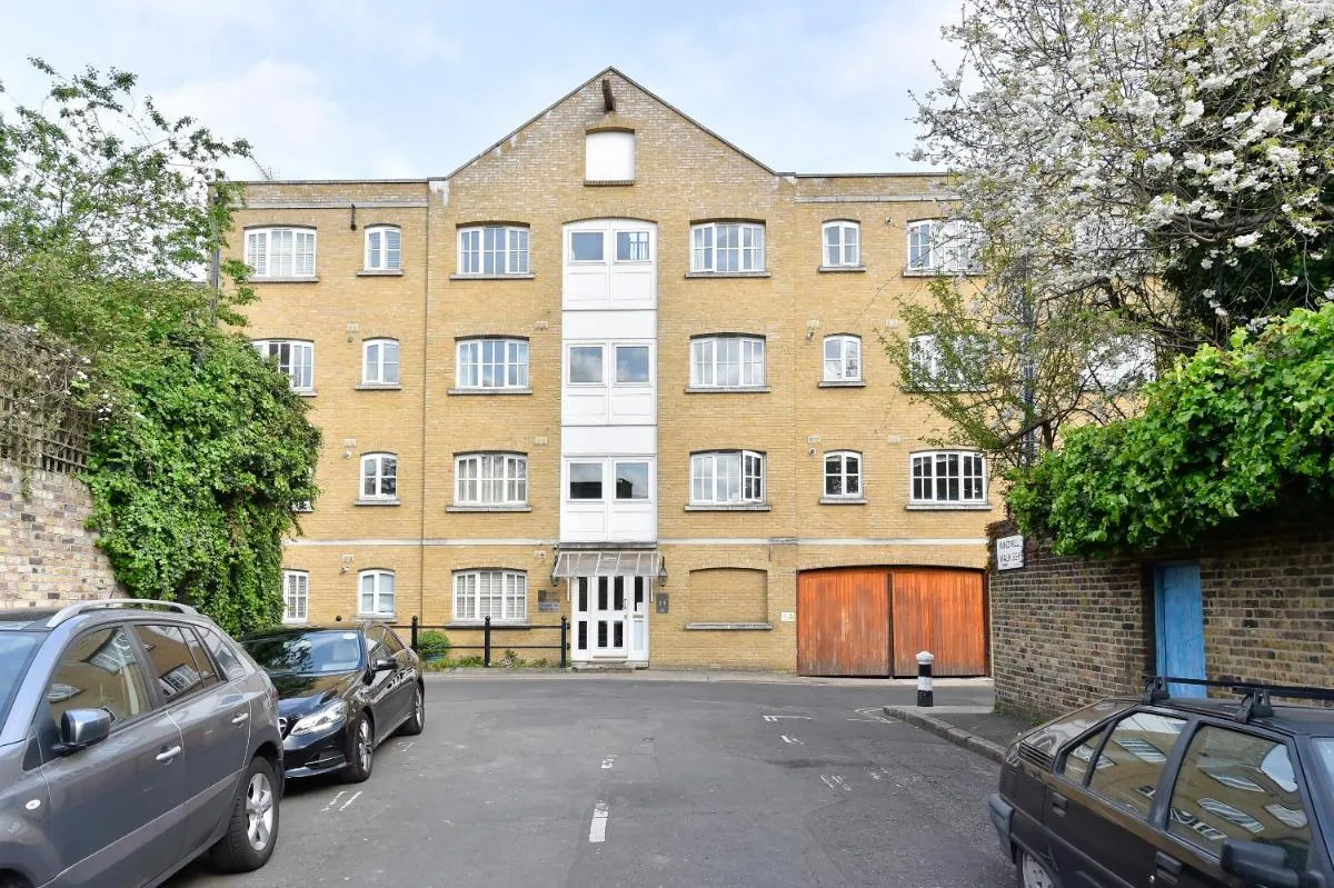 Image 5 of JOIVY Sunny 2-bed Apt with terrace, 15mins to London Eye