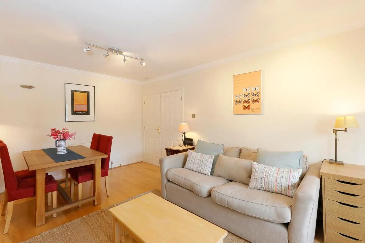 Image 3 of JOIVY Sunny 2-bed Apt with terrace, 15mins to London Eye