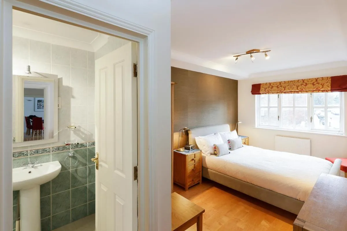 Image 1 of JOIVY Sunny 2-bed Apt with terrace, 15mins to London Eye