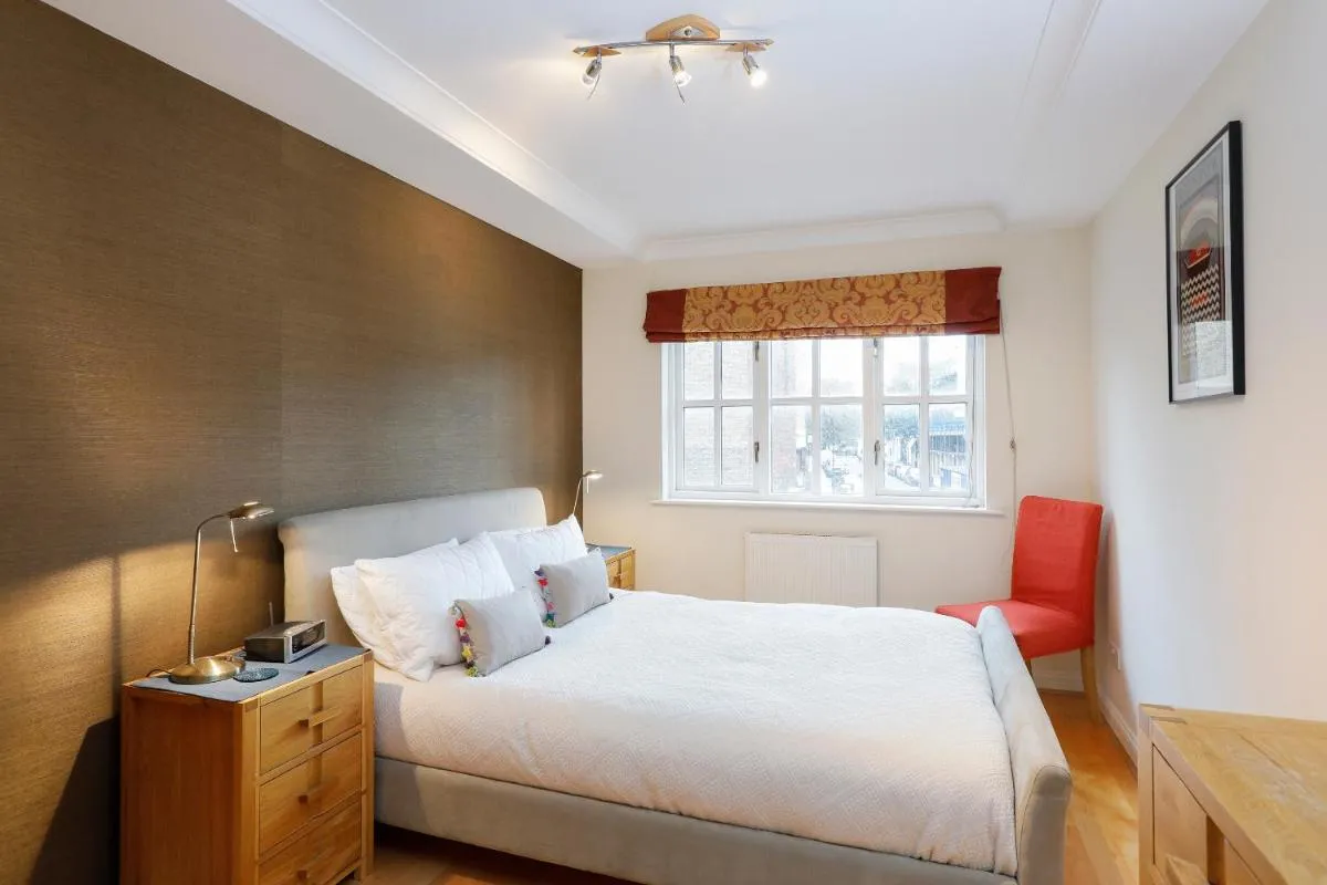 Image 6 of JOIVY Sunny 2-bed Apt with terrace, 15mins to London Eye