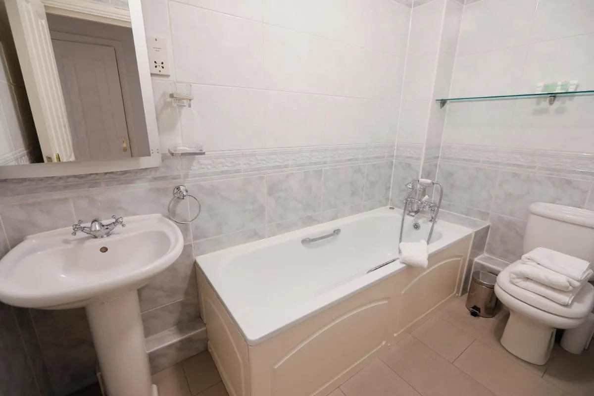 Image 2 of JOIVY Sunny 2-bed Apt with terrace, 15mins to London Eye